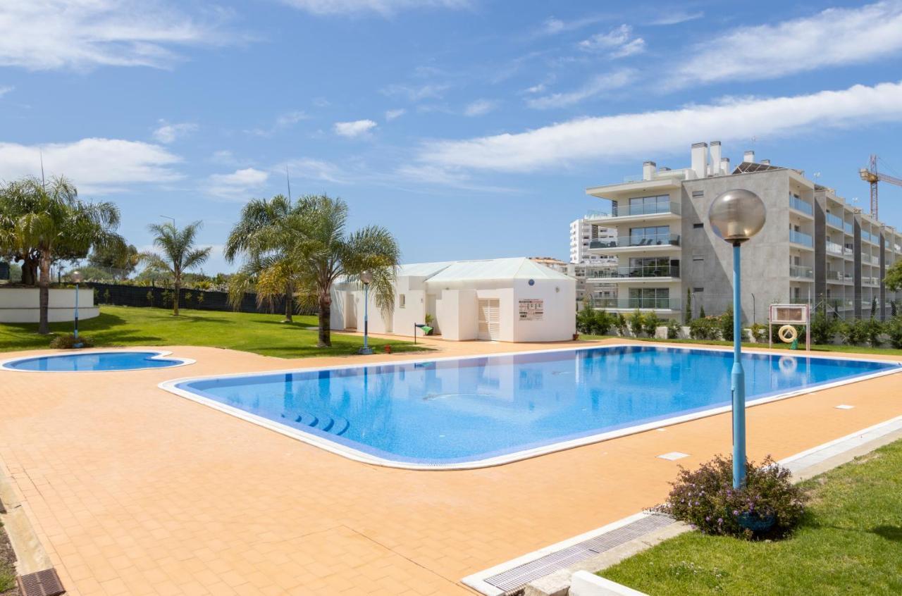 Spaceful Apartment In Albufeira Ngoại thất bức ảnh